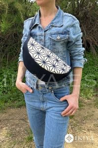 Bolso japonés elegante con detalles en asanoha